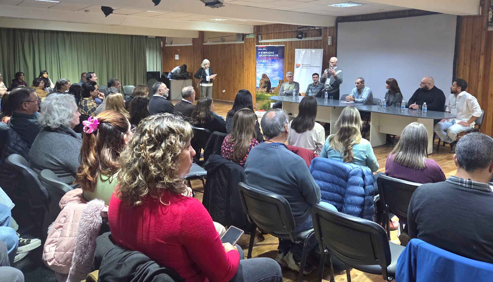 Provincia acompaña las 5° Jornadas de Geoturismo en Esquel