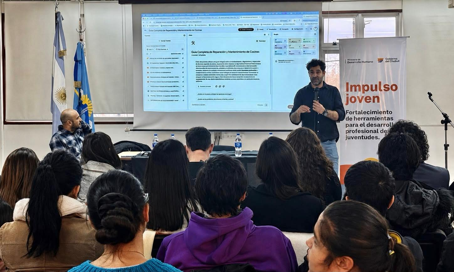 Jóvenes participaron de una jornada de capacitación sobre finanzas e inteligencia artificial para el mundo laboral