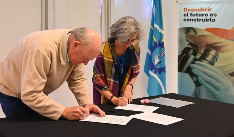 Provincia firmó un convenio marco de cooperación con la Universidad del Chubut