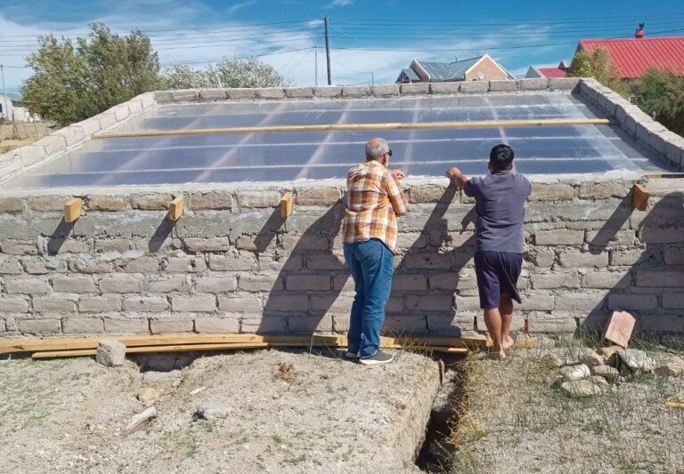 Provincia evalúa el avance de un proyecto de invernaderos rurales en la meseta