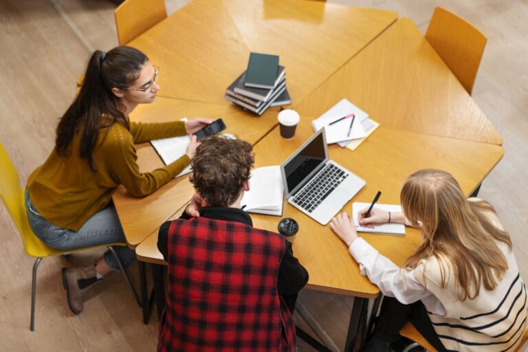 Nuevas becas para proyectos finales con impacto en Chubut