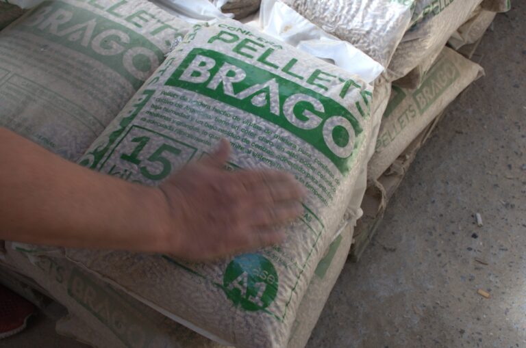 Avanza en Trevelin el desarrollo de pellets de conífera con estándares de calidad certificados